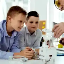 Робототехника и программирование на конструкторе LEGO SPIKE Prime в Академии гениев (Строгино)